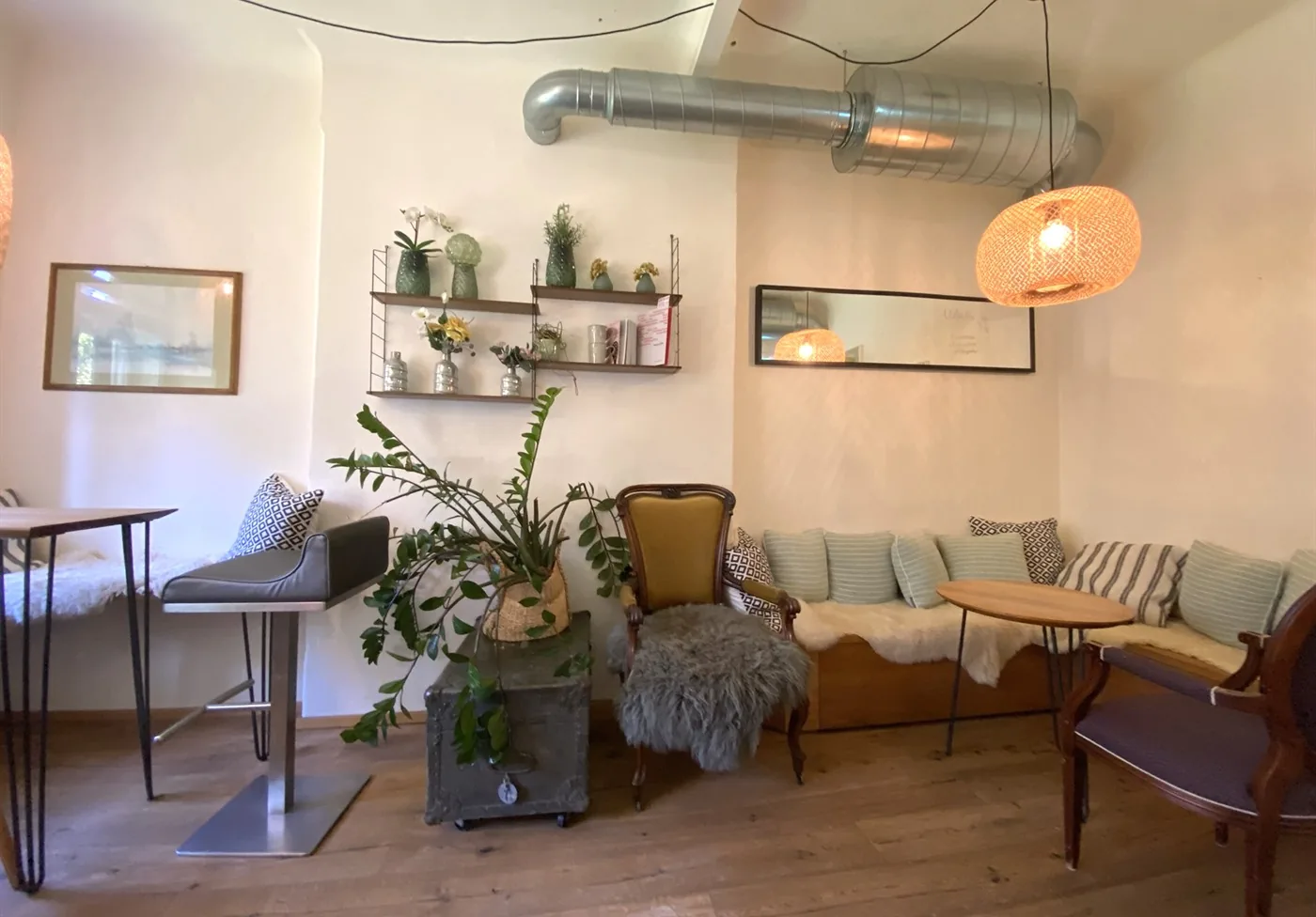 Der gemütliche Salon im Röstzimmer